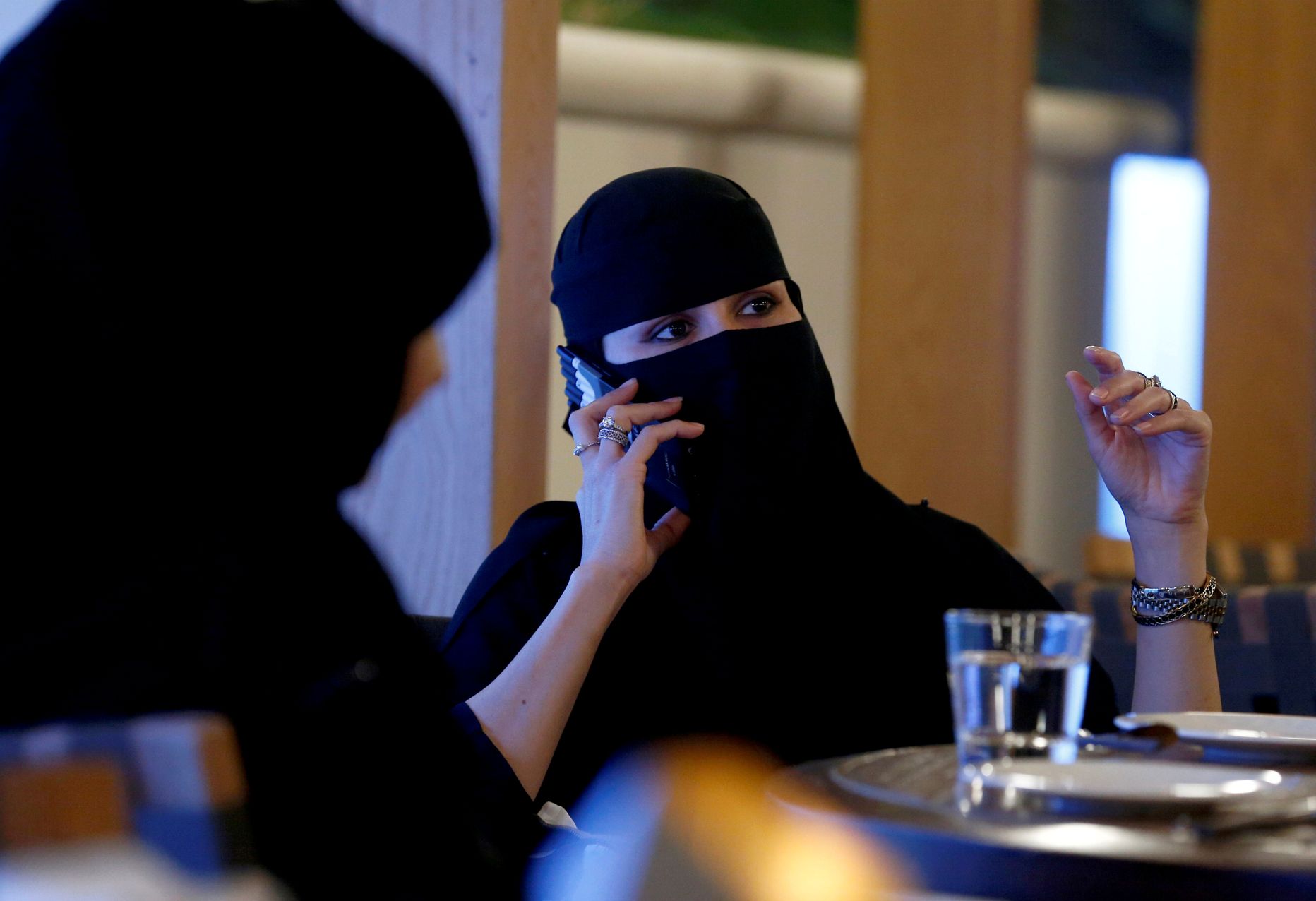 Саудовская женщина в никабе
