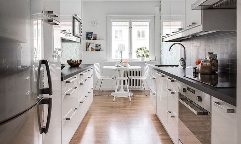 Кухня реальной шведской квартиры, выставленной на продажу.