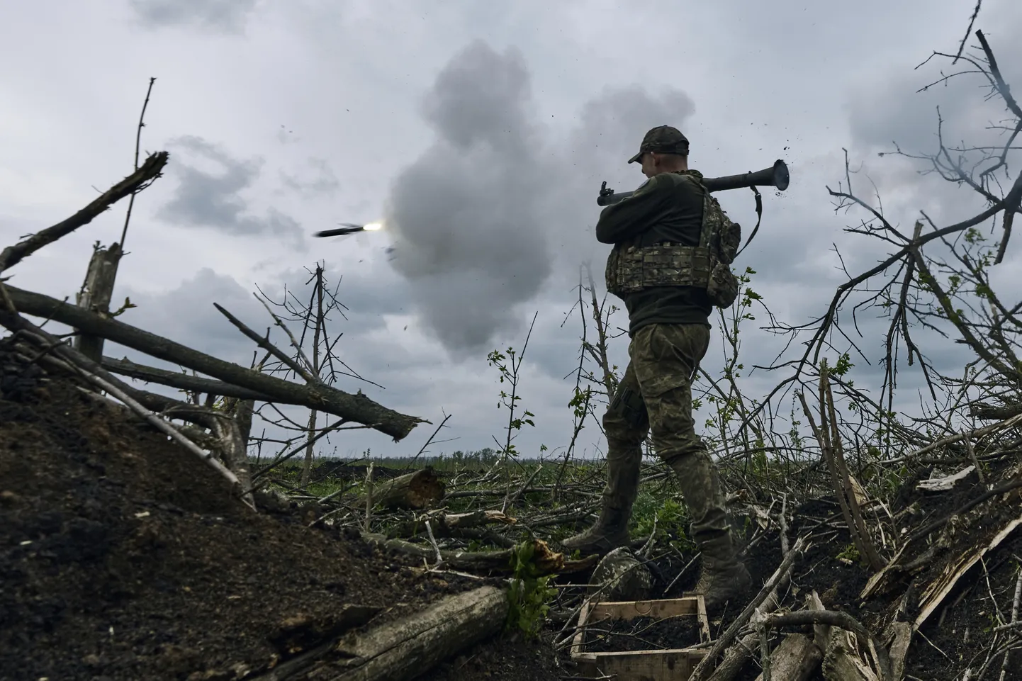 Ukraiņu karavīrs Doneckas apgabalā.