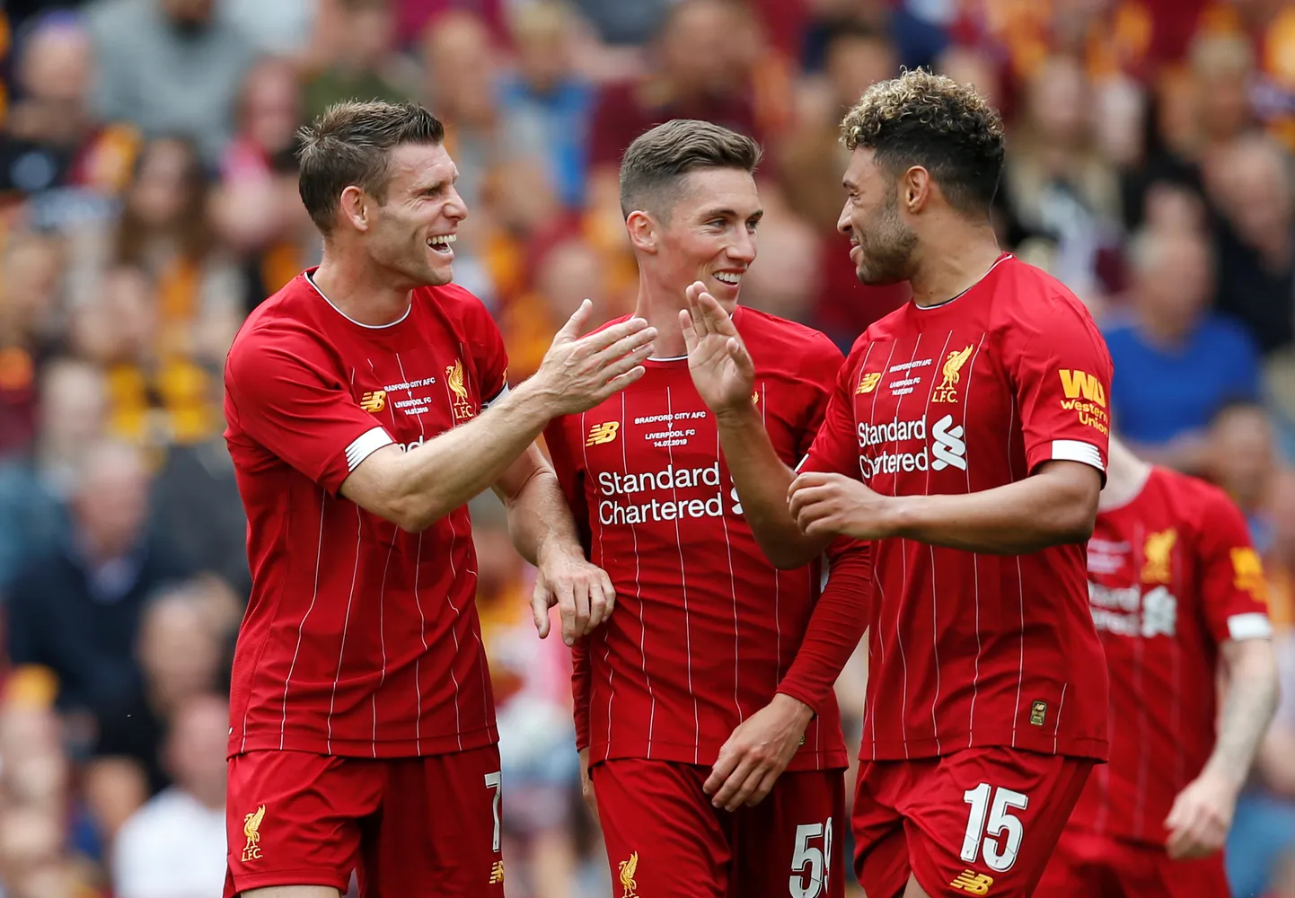 Pildil on James Milner, Harry Wilson ja Alex Oxlade-Chamberlain.
