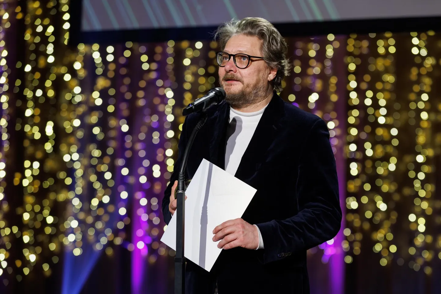 Rainer Sarnet Kultuurkapitali aastapreemiate üleandmisel.