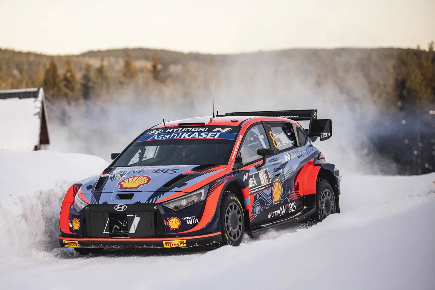 Ott Tänak ja Martin Järveoja pidid viienda kiiruskatse järel päeva katkestama, sest hübriid näitas punast tuld.