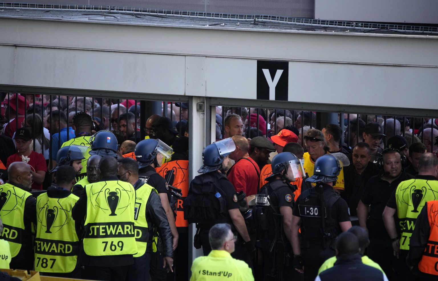 Prantsuse politseinikud 28. mail turvamas Meistrite liiga finaalipaika Stade de France'i.