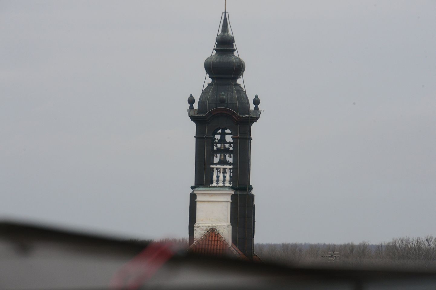 Raekoja tornis on kariljoni kellad.
