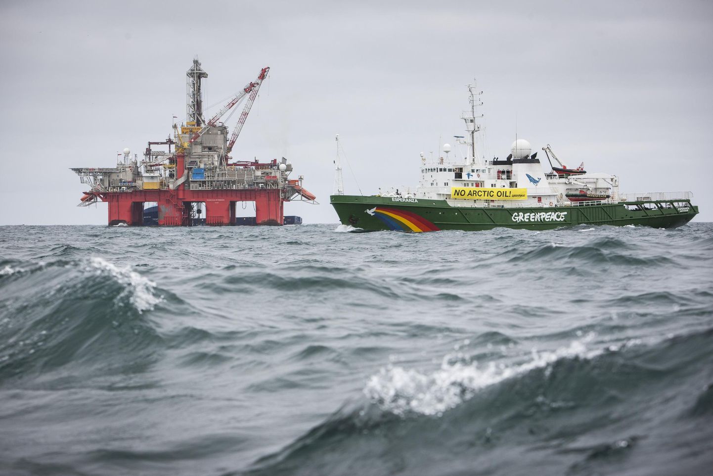 Greenpeace laev Esperanza üritas 2014. aastal takistada naftapuurimist Norra Arktikas. Greenpeace aktivistid ronisid Transocean Spitsbergeni naftaplatvormile, et takistada Statoili tegevuse laiendamist.