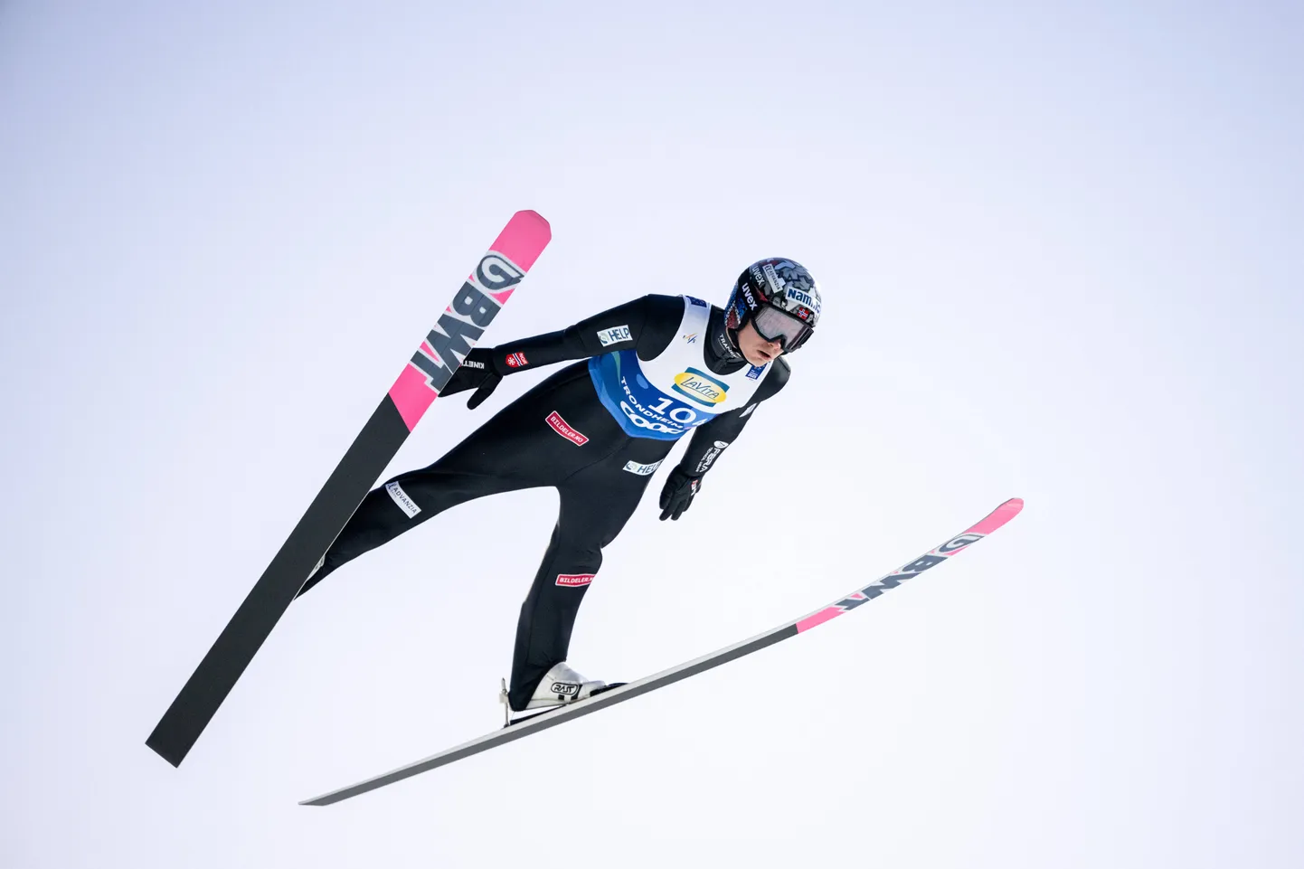 Marius Lindvik MMil hüppamas.