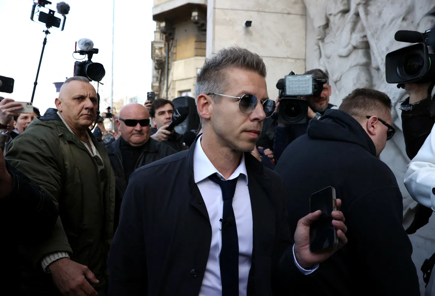 Ungari jurist ja ärimees Péter Magyar saabub täna Budapesti prokuratuuri pärast seda, kui ta avaldas salvestise, mis viitab valitsuse katsetele korruptsiooni varjata.