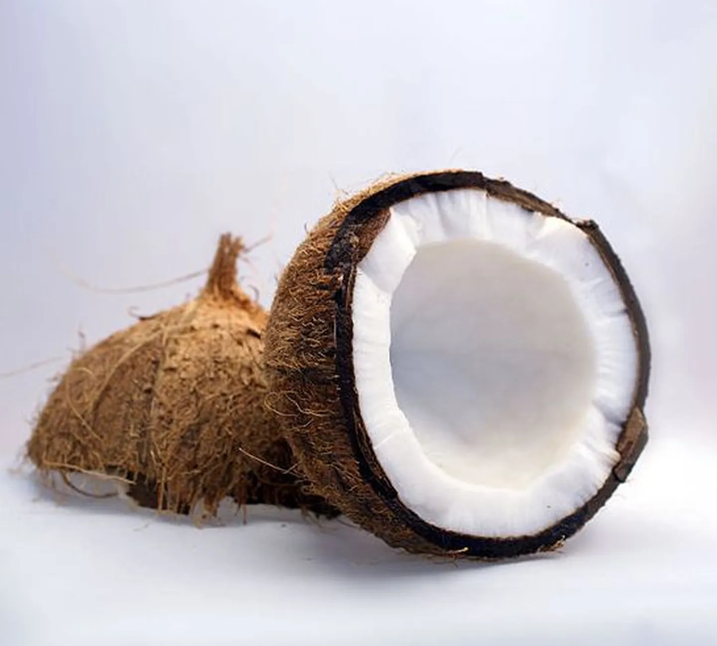 Kuidas lõhkuda nimetissõrmega neli kookospähklit?