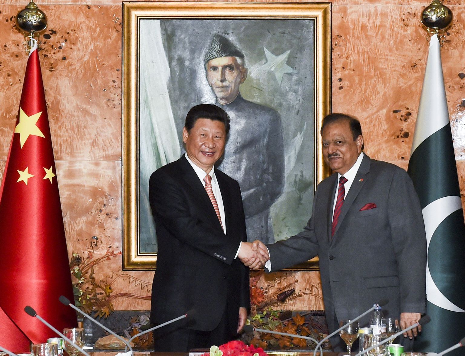 Suur vend ja väike vend. Vasakul Hiina president Xi Jinping, paremal Pakistani president Mammoon Hussain.