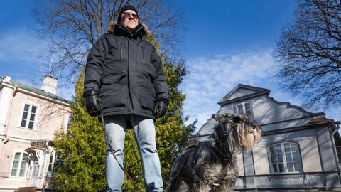 KOERTERALLI KADRIORUS ⟩ Ja siis ütleb Mart Juur leebelt: sa mu väike täikrae, sa oled mulle raha võlgu ja ma saadan Lusti sulle kaela!