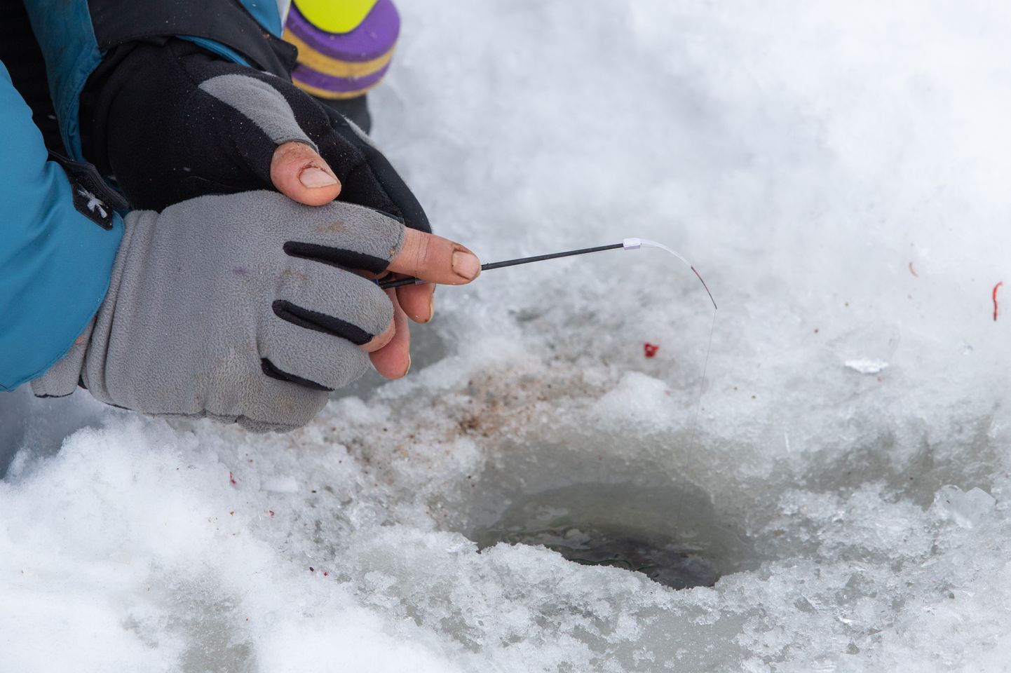 Talvisel kalapüügil on kõige tähtsam jäässe puuritud auk.