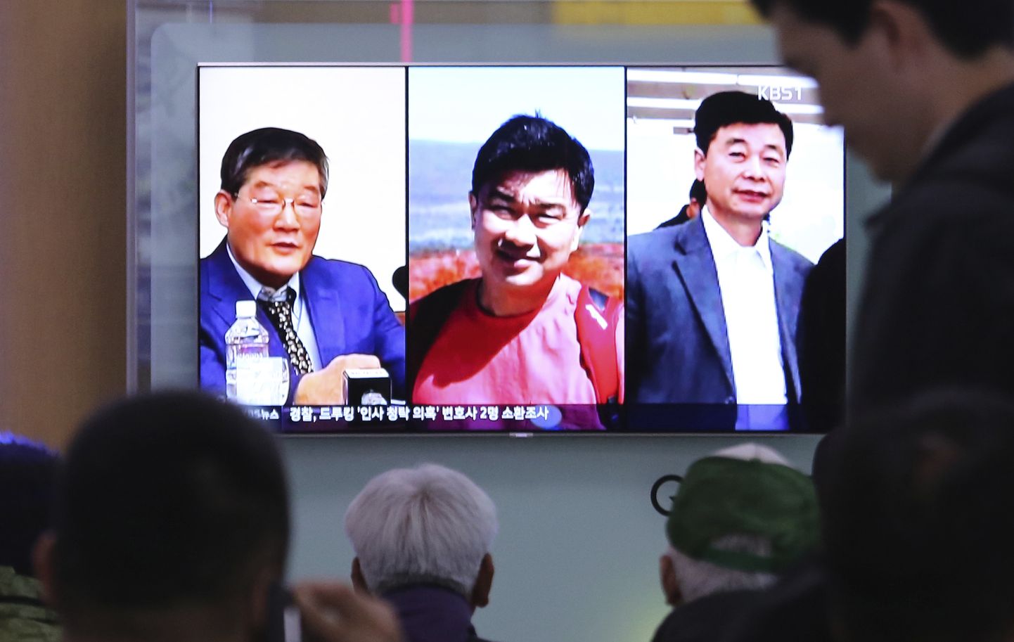 Põhja-Korea vangis olnud Kim Hak-song, Kim Dong-chul ja Kim Sang-duk.
