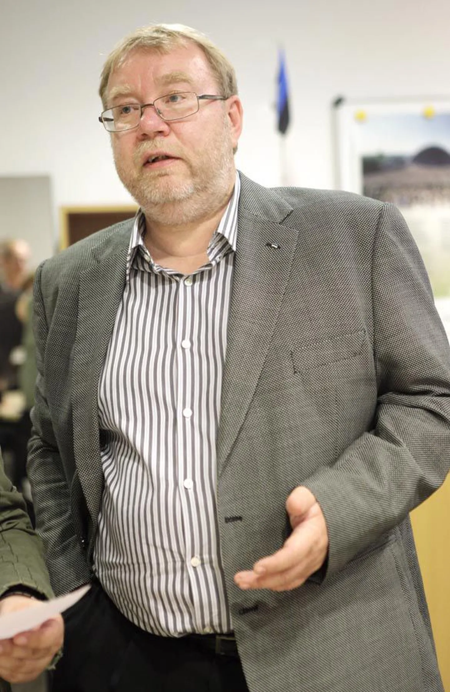 Ettepaneku käis välja Mart Laar.