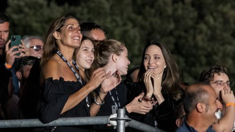 Семейный день: Анджелина Джоли зажгла с дочкой на концерте группы Måneskin