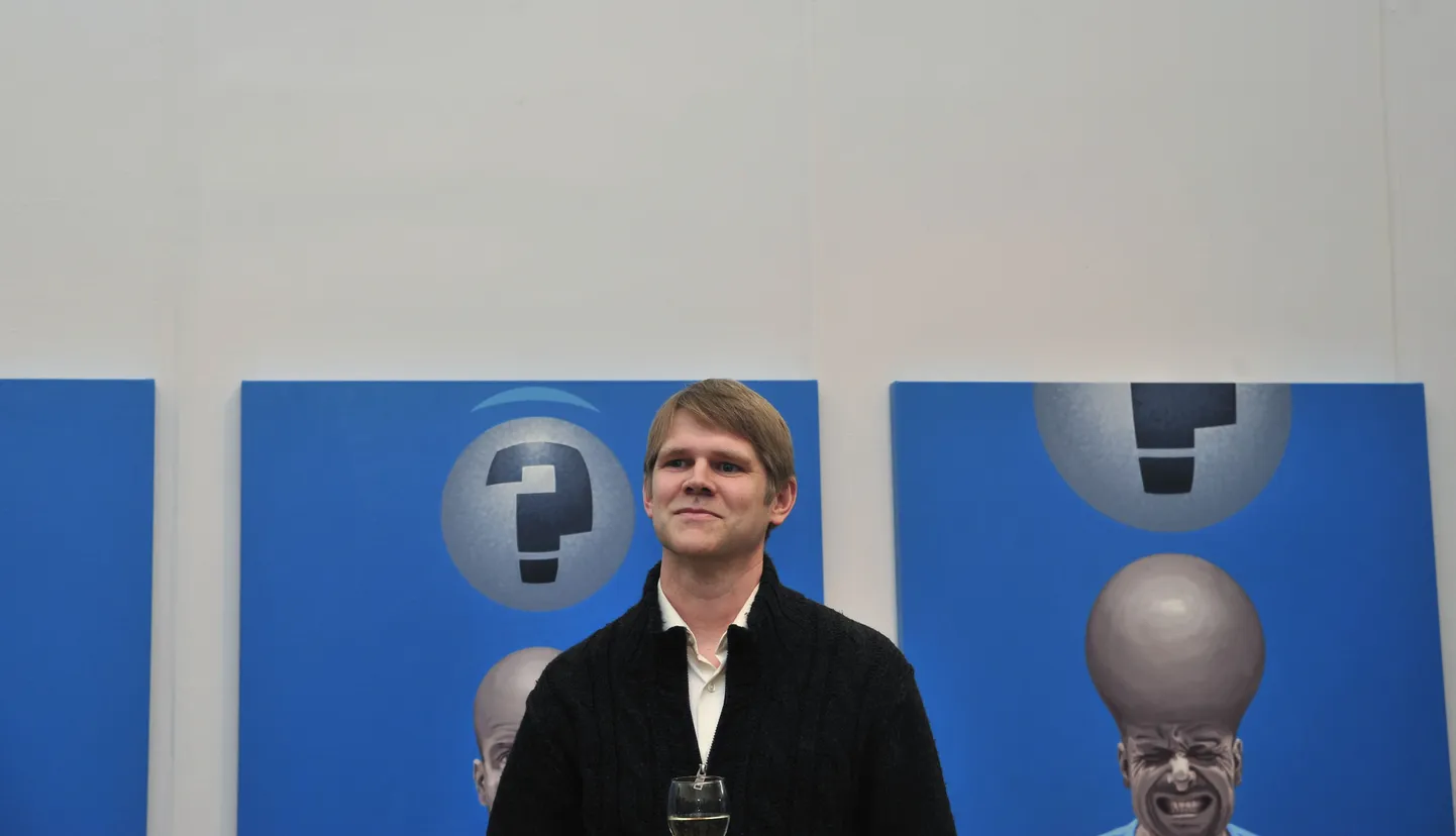 TRT02: MARGUS PUNABI KUNSTIKOGU NÄITUSE MEES,SEKSUAALSUS, KUNST AVAMINE : TARTU, EESTI, 08MAY12 -  
Tartu Kunstimajas avati meestearsti dr. Margus Punab kunstikogu näitus "Mees, seksuaalsus, kunst".
Pildil kunstikoguja dr. Margus Punab, tagaplaanil Kaido Ole nelikmaal "Küsimused II".
kt/Foto KRISTJAN TEEDEMA