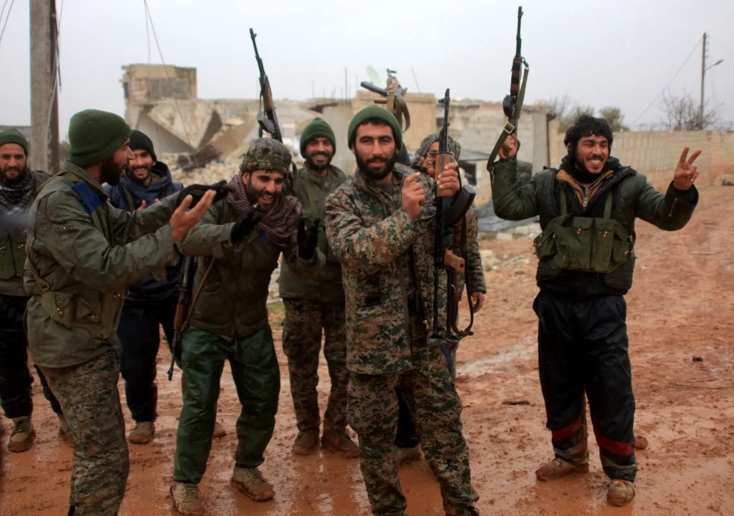 Süüria valitsusväed Aleppo lähistel.