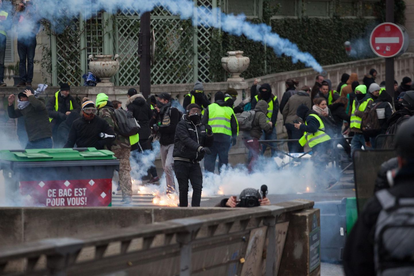 Kokkupõrked kollavestide ja politseinike vahel toimusid läinud nädalavahetusel Pariisis eelkõige kaldapealsel.
