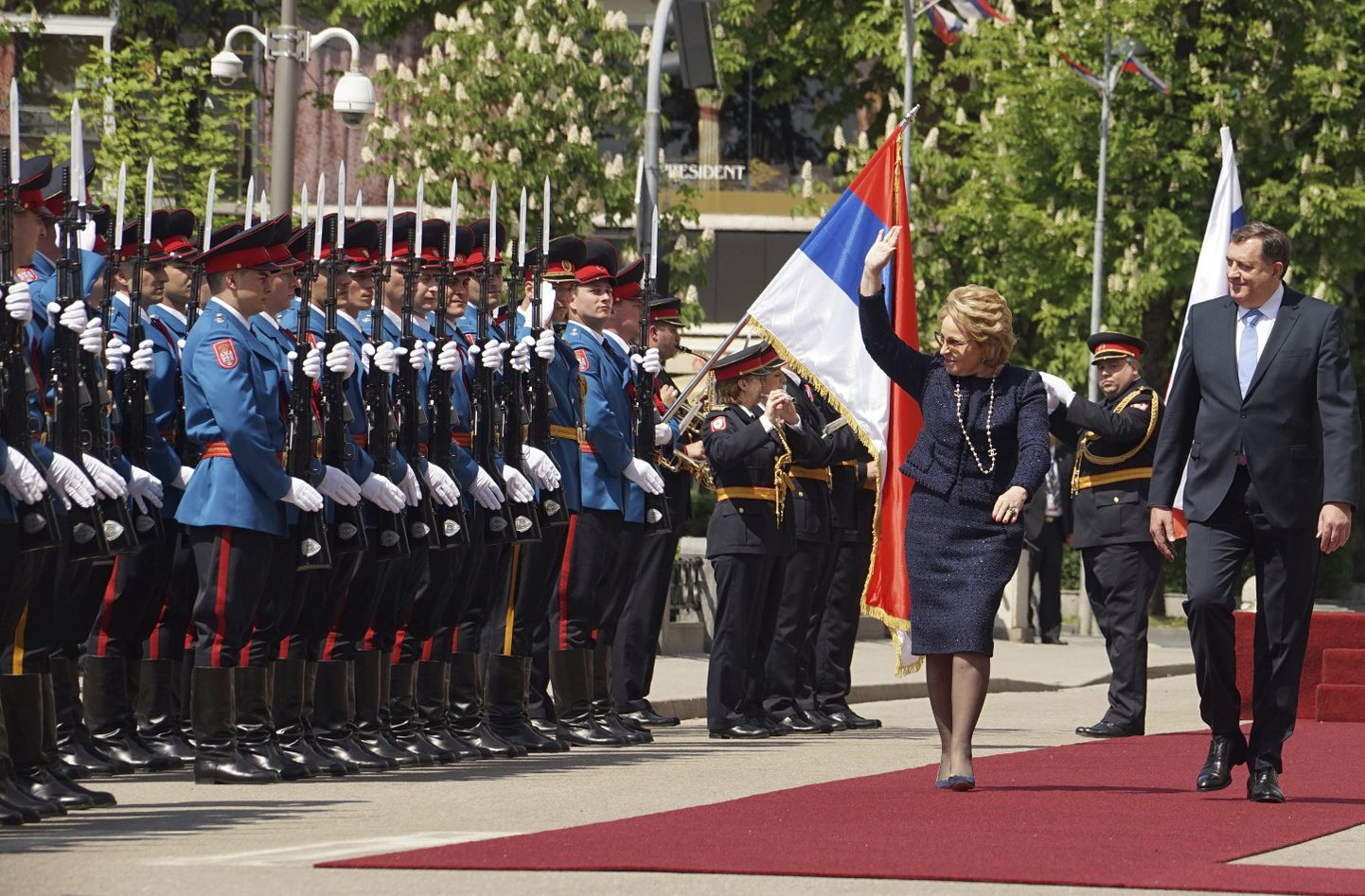 Valentina Matvijenko koos Milorad Dodikuga Serblaste Vabariiki külastamas.