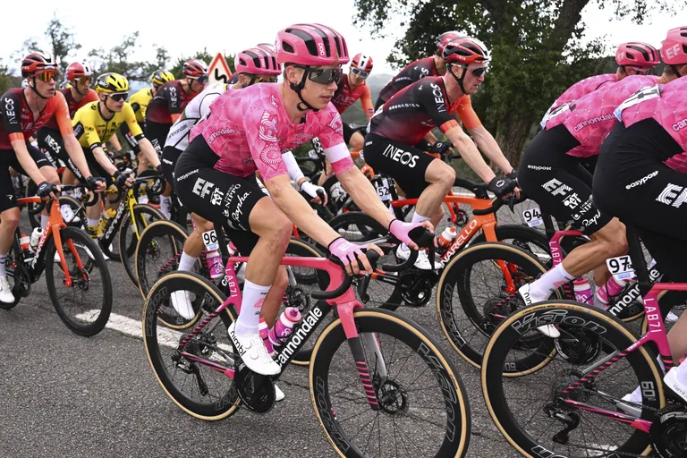 Madis Mihkels ühel esimesel võistlusel EF Education–EasyPosti särgis, kui 19. veebruaril toimus Portugalis Algarve velotuuri esimene etapp.