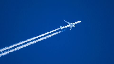 Neviena valsts nav Latvijai prasījusi pārlidojuma atļauju uz 9. maija pasākumu Maskavā, norāda ĀM