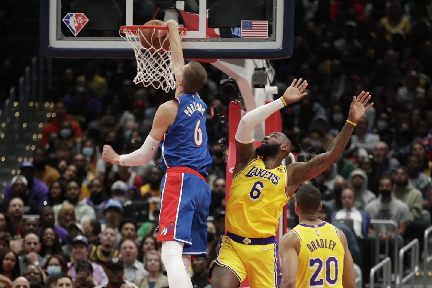 Kristaps Porziņģis un Lebrons Džeimss