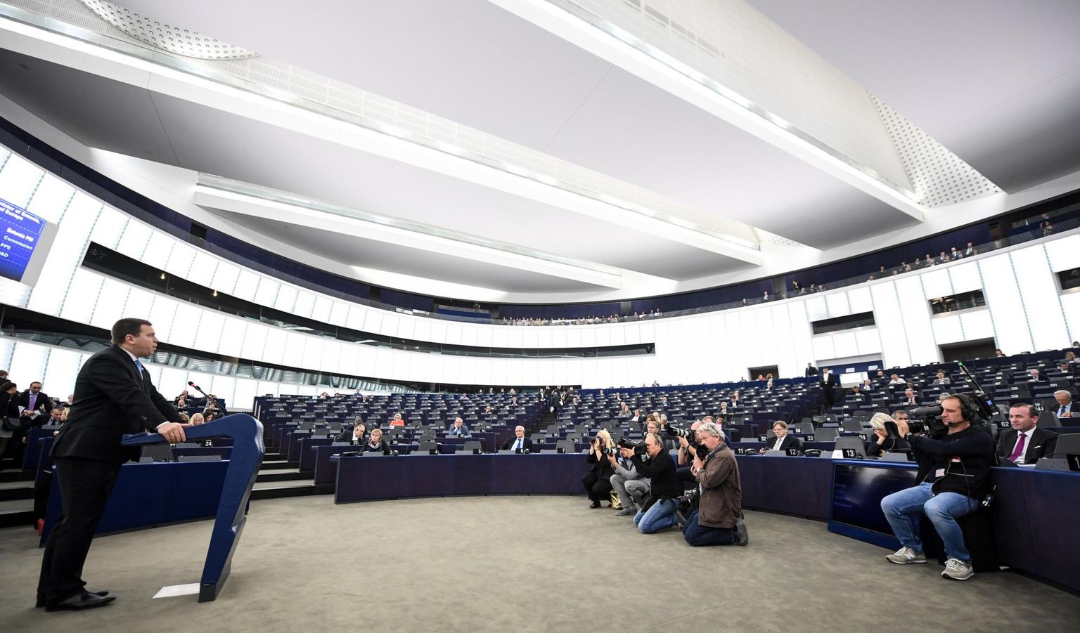 Jüri Ratas eile Strasbourgis Euroopa Parlamendi ees.