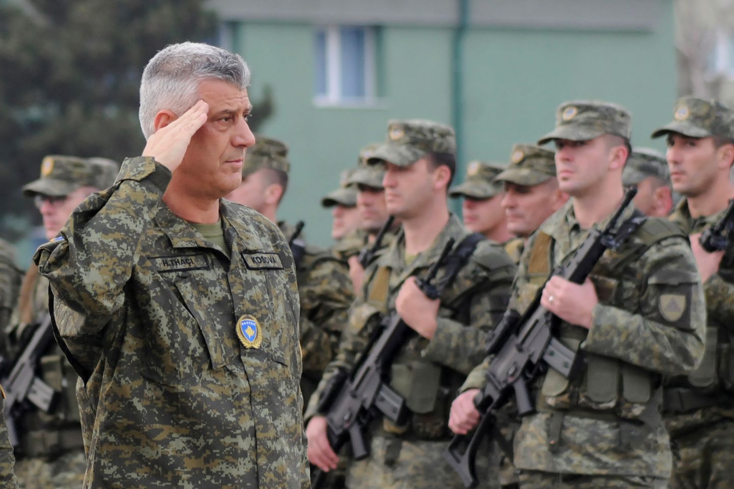 Kosovo president Hashim Thaçi eile toimunud julgeolekujõudude paraadil.