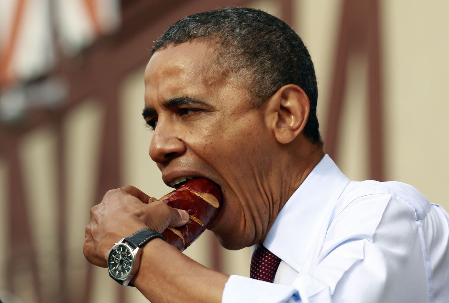 Maitseb USA presidendilegi: Barack Obama sööb bratwursti vorstifestivalil Milwaukees. See «õige» bratwurst on ent tehtud Saksamaal.