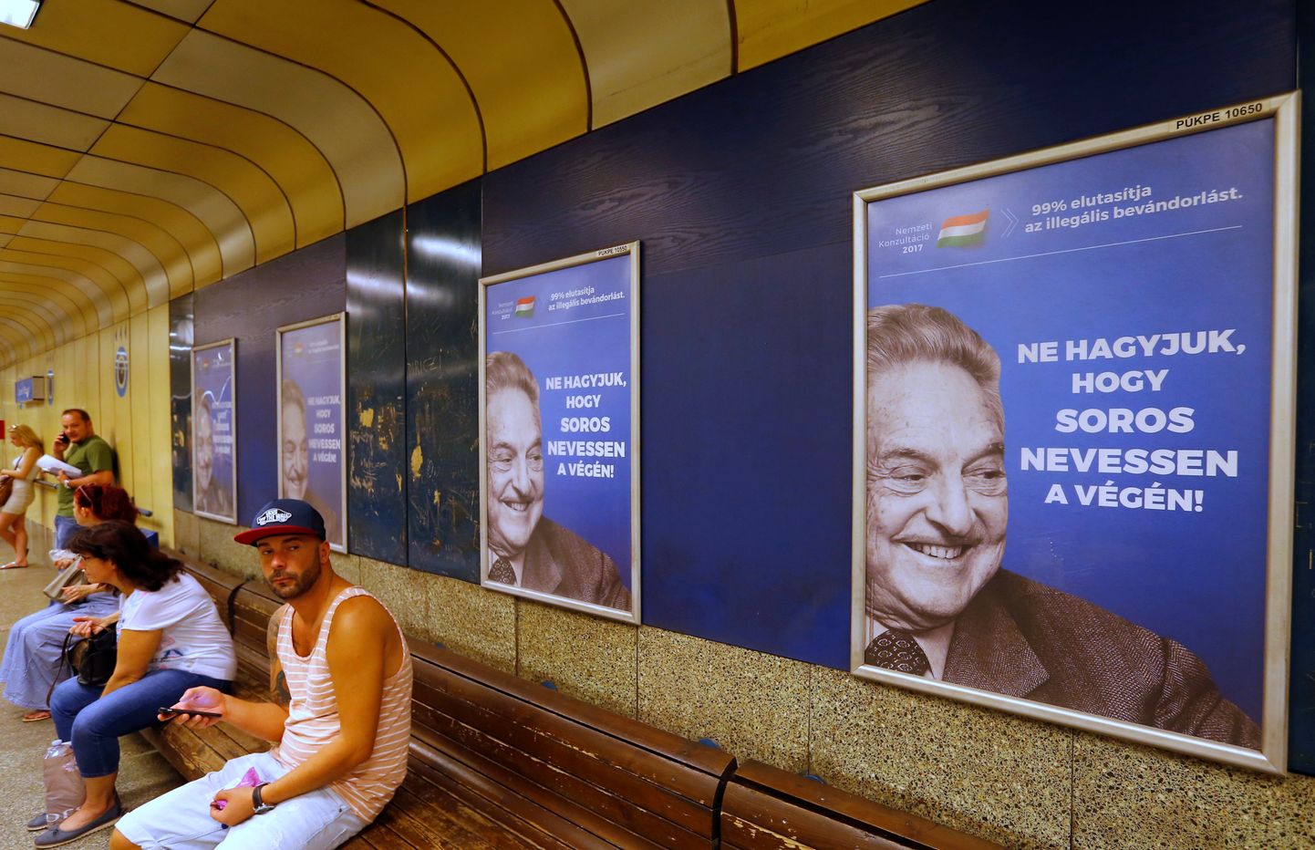 George Sorose vastane plakat Budapesti metroojaamas möödunud aasta suvel.