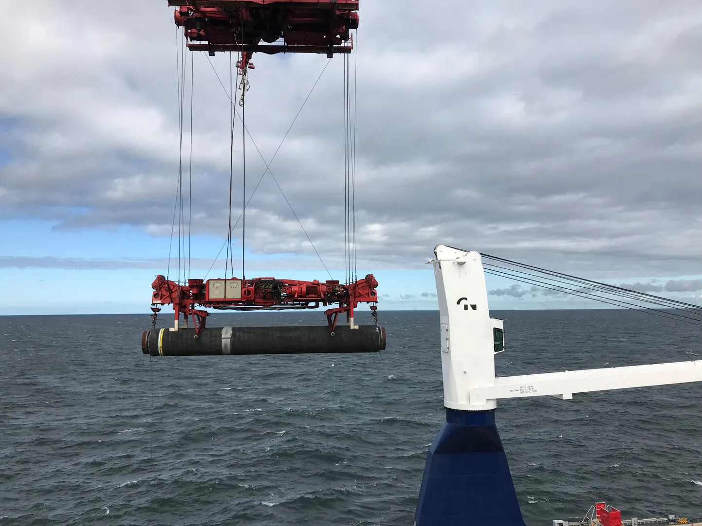Nord Stream 2 torujuhtme detailide paigutamine Läänemerre tänavu suvel.