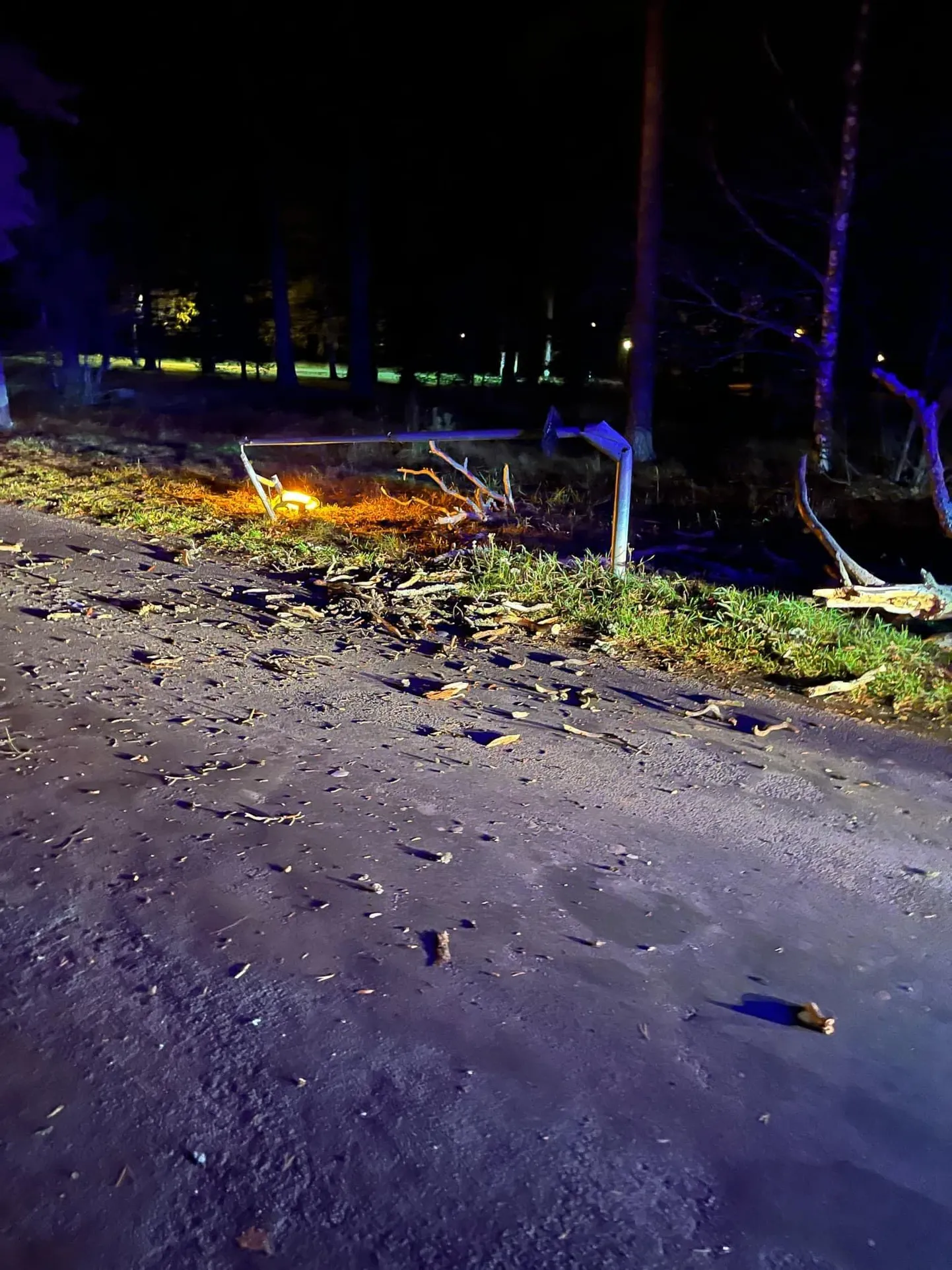 Lambipostist suurt midagi järele ei jäänud.