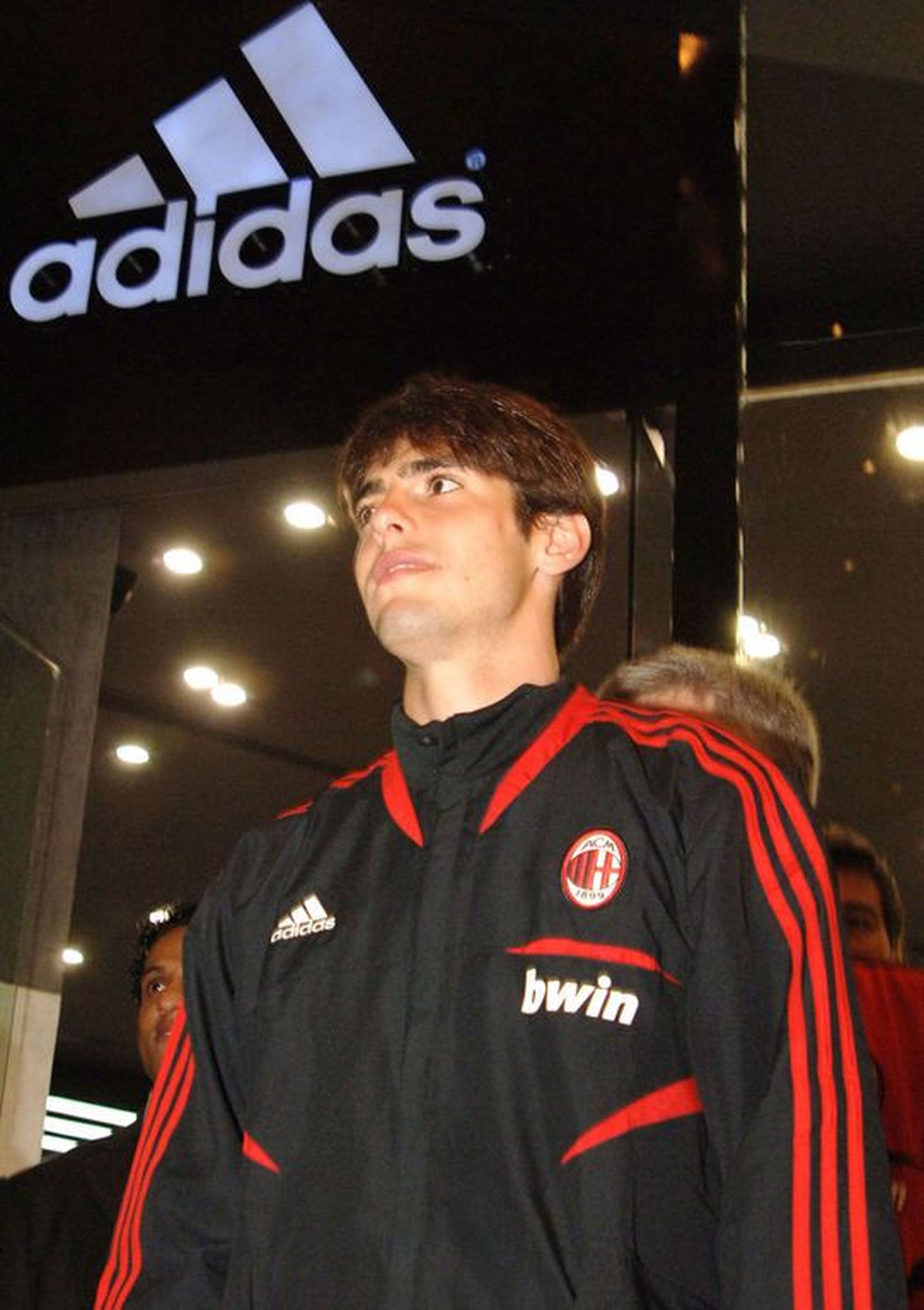 AC Milani brasiillasest staarmängija Kaka Adidase esinduspoes  Dubais..