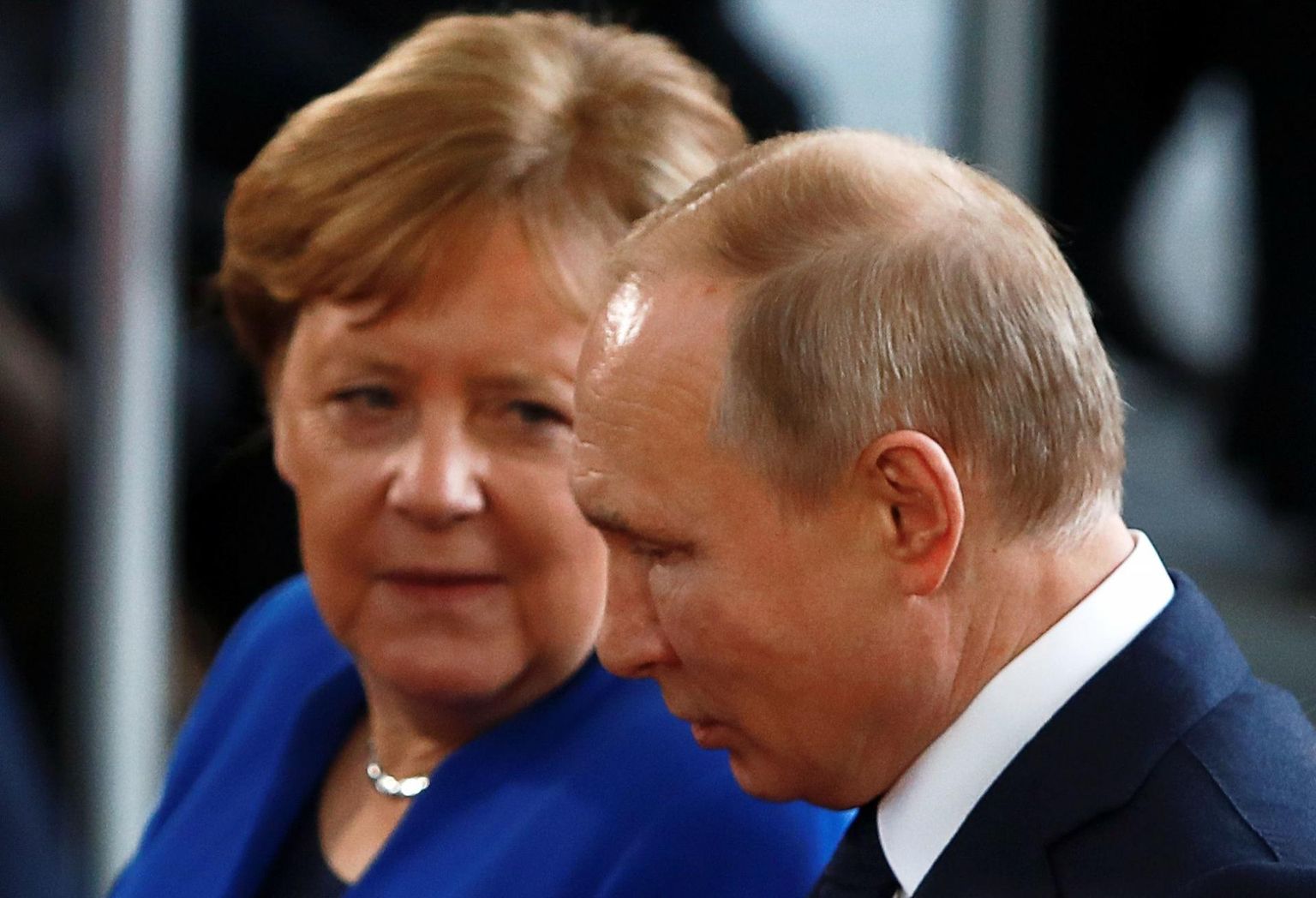 Angela Merkel rääkimas Vladimir Putiniga.