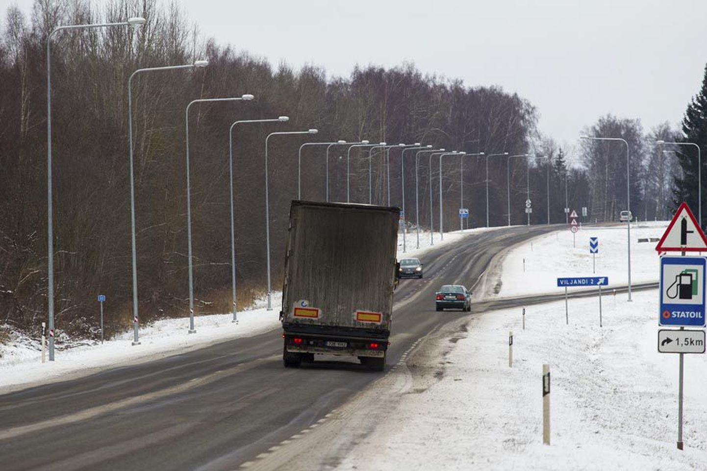 Viljandi ringteele Orika ning Riia maantee ristmiku vahele pandi valgustid juba eelmise aasta lõpul.