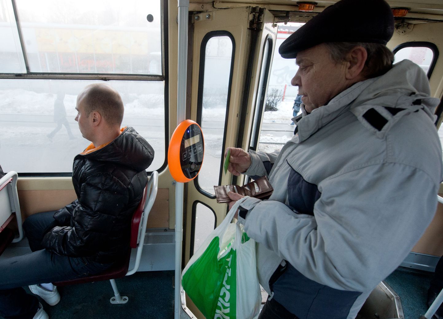 Sellest aastast võivad tallinlased ühiskaardi valideerimisel ühistranspordis tasuta sõita.