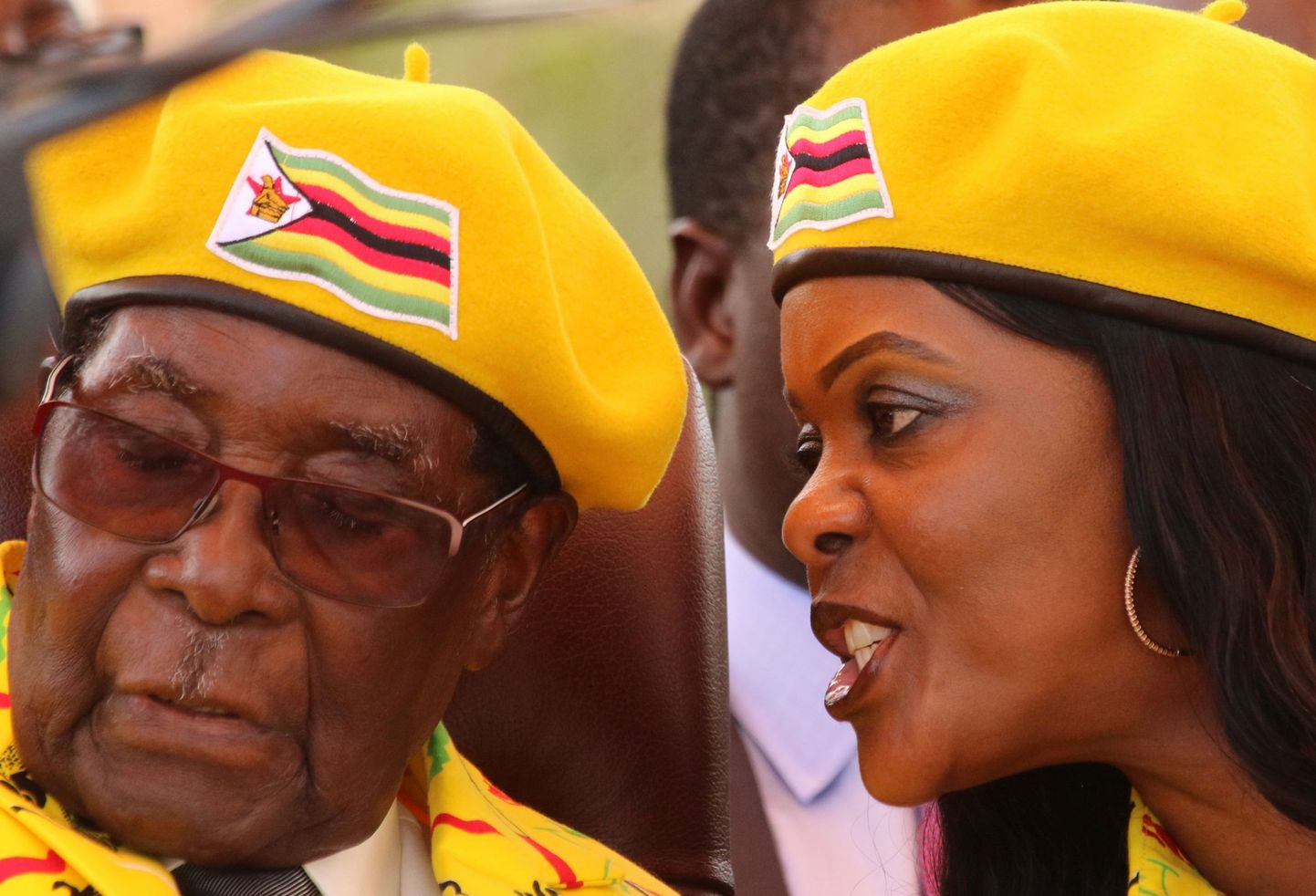 Robert ja Grace Mugabe parteiüritusel 8. novembril Harares.