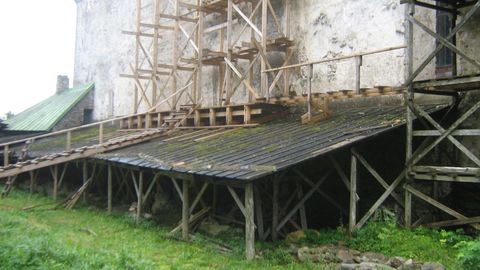 Pöide ordulinnuse varikatused on avariilised
