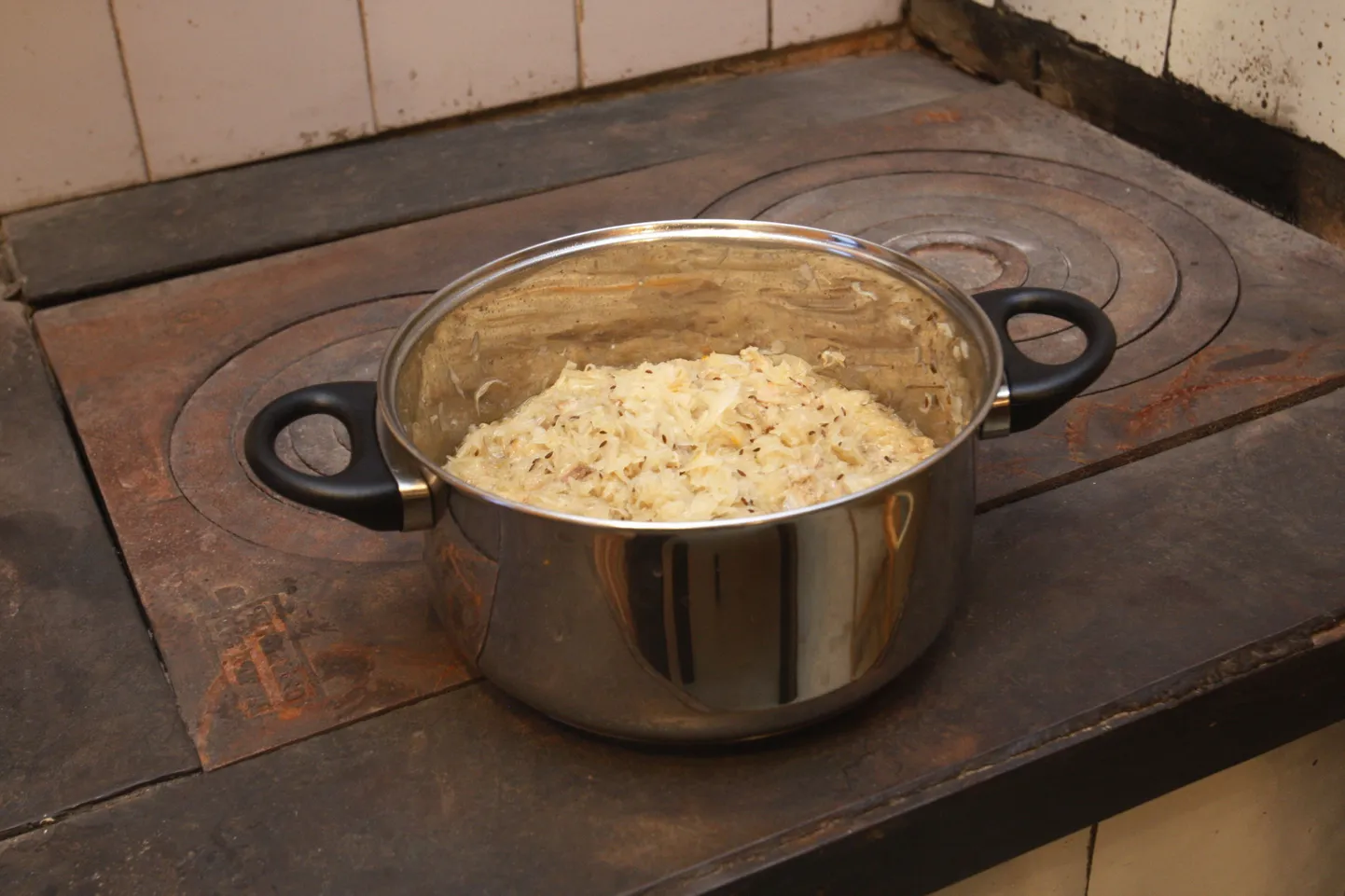 Hapukapsas potis.