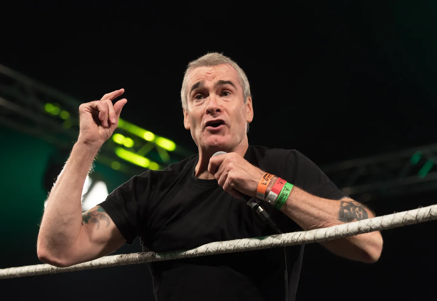 Henry Rollins on kogunud hulgaliselt fänne oma niinimetatud rääkimisetendustega.