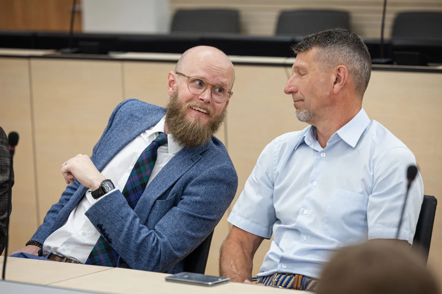 Tallinna Sadama kohtuotsuse väljakuulutamine Harju maakohtus. Pildil vandeadvokaat Paul Keres ja Tallinna Sadama endine juht Ain Kaljurand.