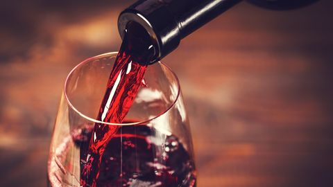 Три необычных побочных эффекта от выпитого бокала вина