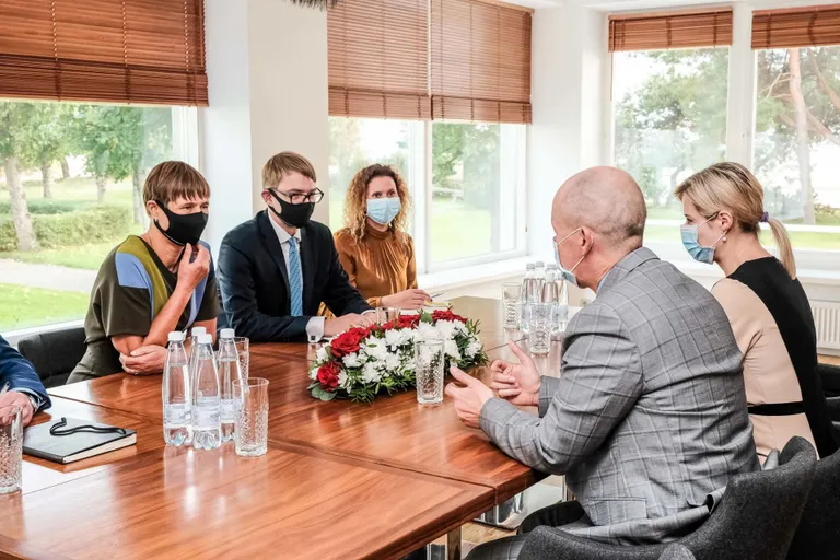 President Kersti Kaljulaid kohtus Pärnus Valgevene opositsiooni esindajate Veronika ja Valeri Tsepkaloga.