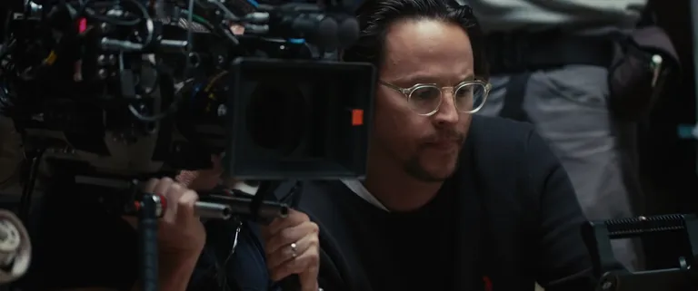 Cary Joji Fukunaga Bondi-filmi võttel keskendumas