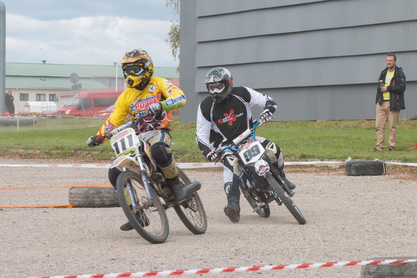 Viljandi huvikooli mototehnikaringi korraldatud võistlus toob Viljandisse motohuvilisi kogu Eestist.