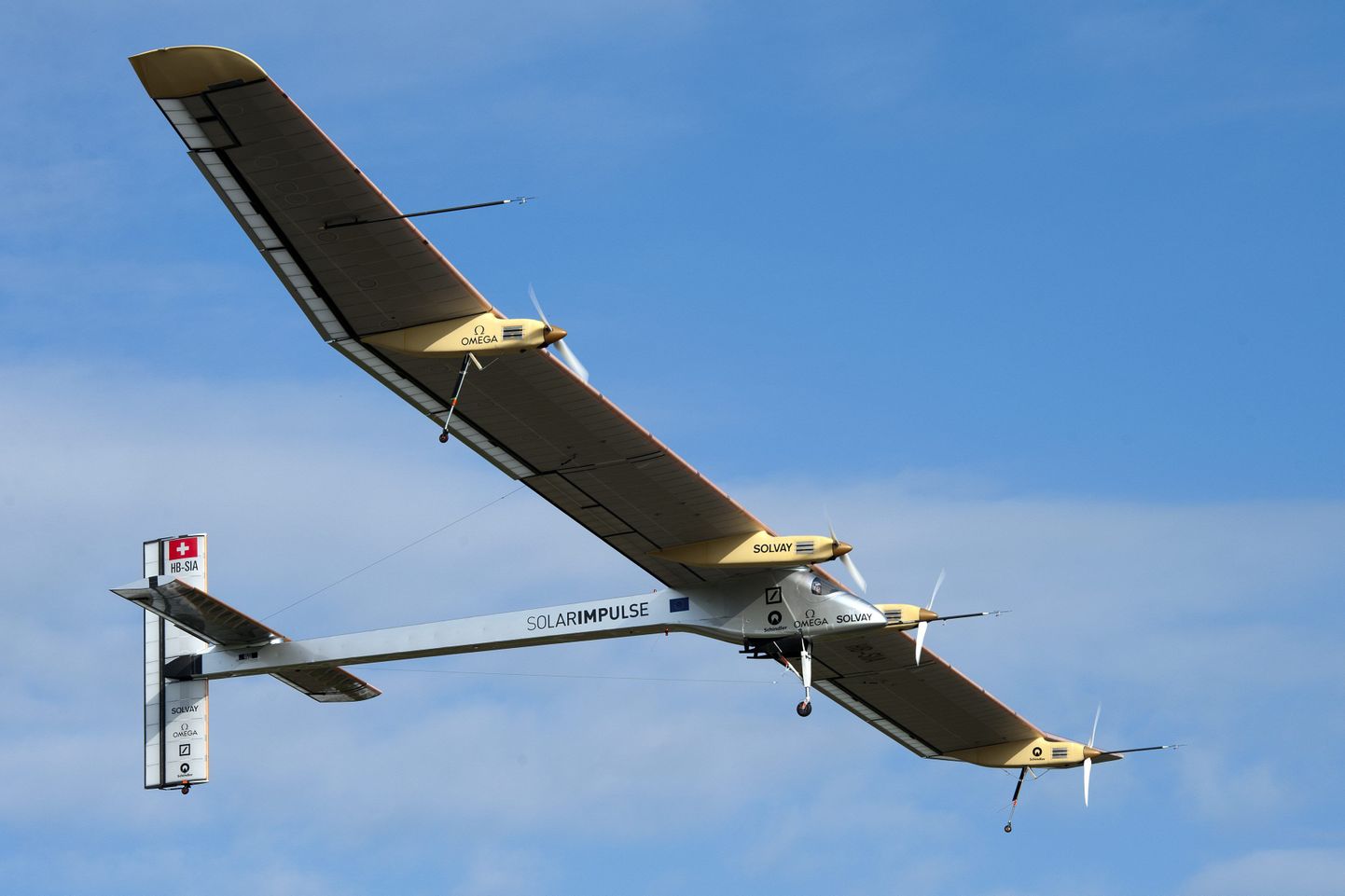 Päikeselennuk Solar Impulse pärast õhkutõusu Payerne'i õhuväebaasist Šveitsis.
