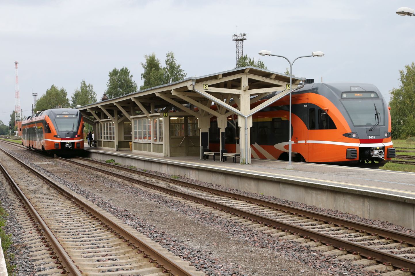 Elroni Valka ja Piusasse sõitvad reisirongid Tartu raudteejaamas.