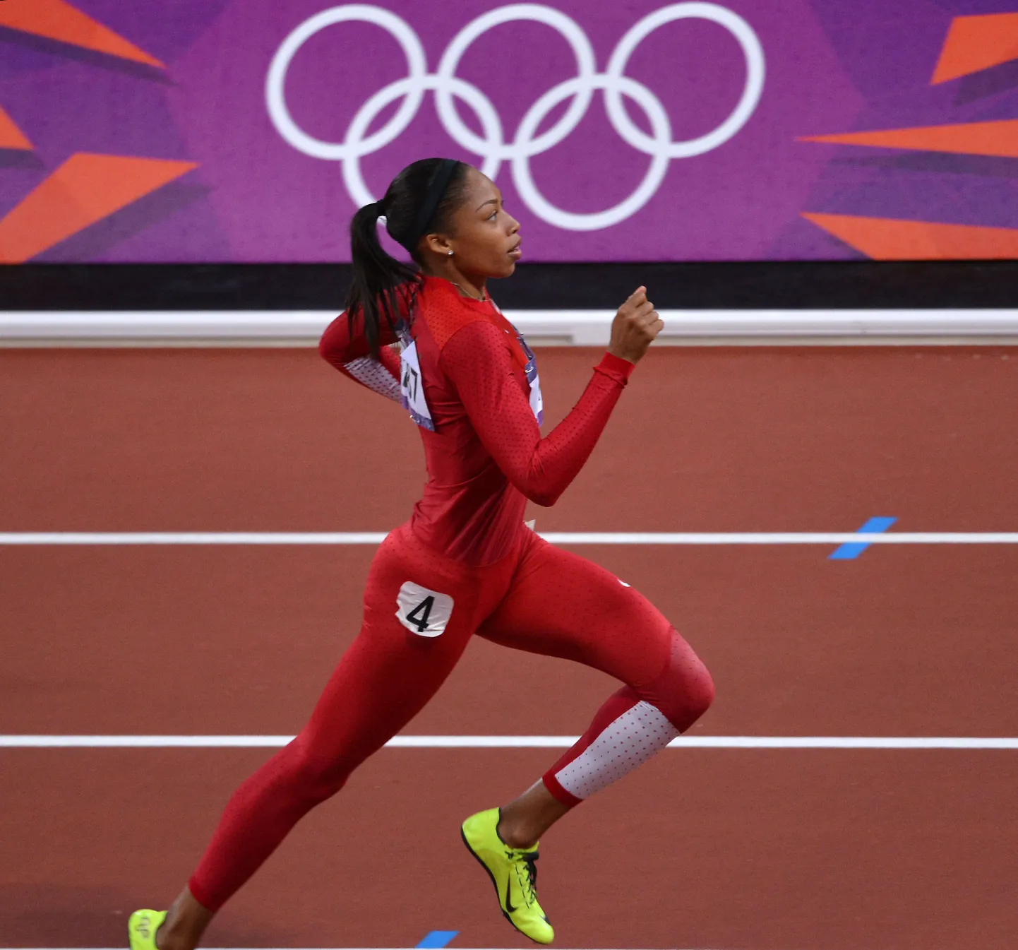 Allyson Felix leiab jooksurajal tuge usust.