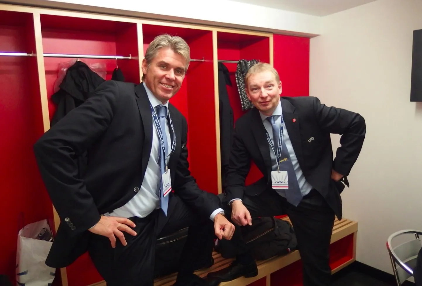 Uno Tutk (paremal) koos värske UEFA kohtunike juhi ja 2012. aasta Euroopa meistrivõistluste finaali kohtuniku Roberto Rosettiga