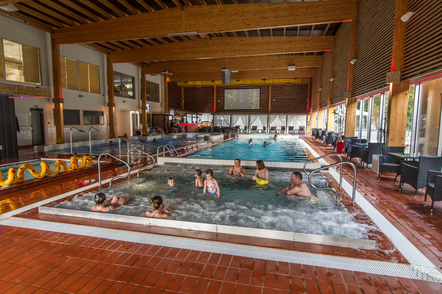Ida-Virumaa üks neljast suuremast spaahotellist on Narva-Jõesuus asuv Meresuu.