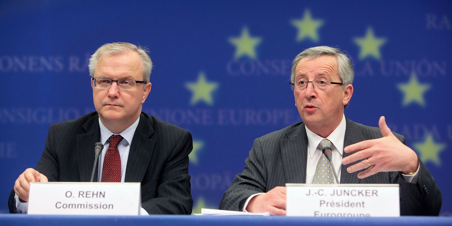 Olli Rehn (vasakul) ja Jean-Claude Juncker ööl vastu tänast toimunud pressikonverentsil.